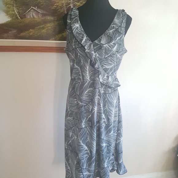 Black and White Dress - Picture 4 of 13